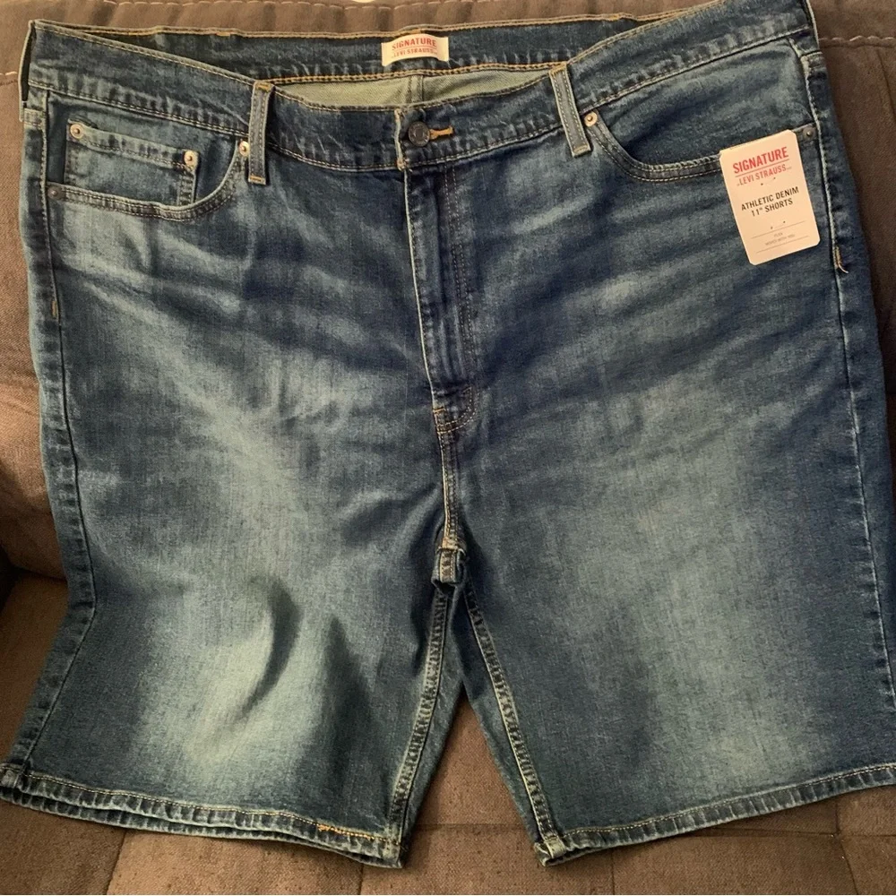 Men’s Signature Levi’s Athletic Denim Shorts Waist 42, inseam 11 inches NWT